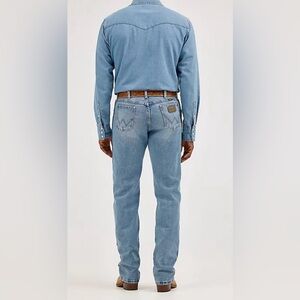 Wrangler size 31x30 Classic Light Blue Men's Straight Jeans